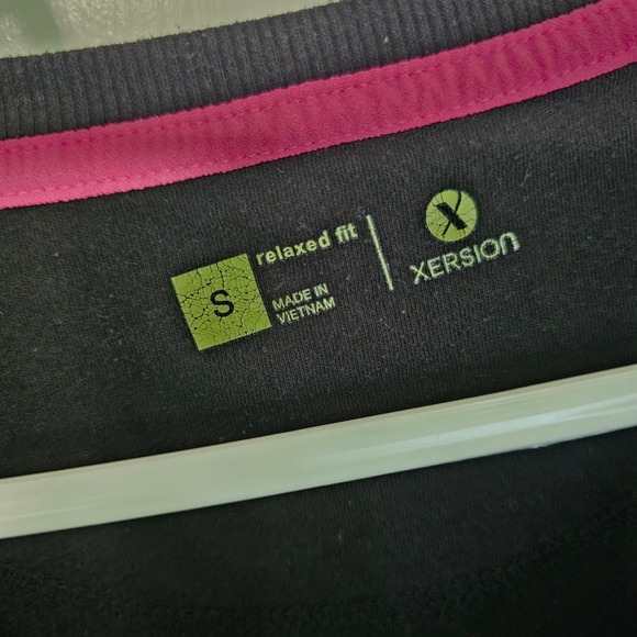 Xersion Black and Pink Sweatshirt - Picture 3 of 3